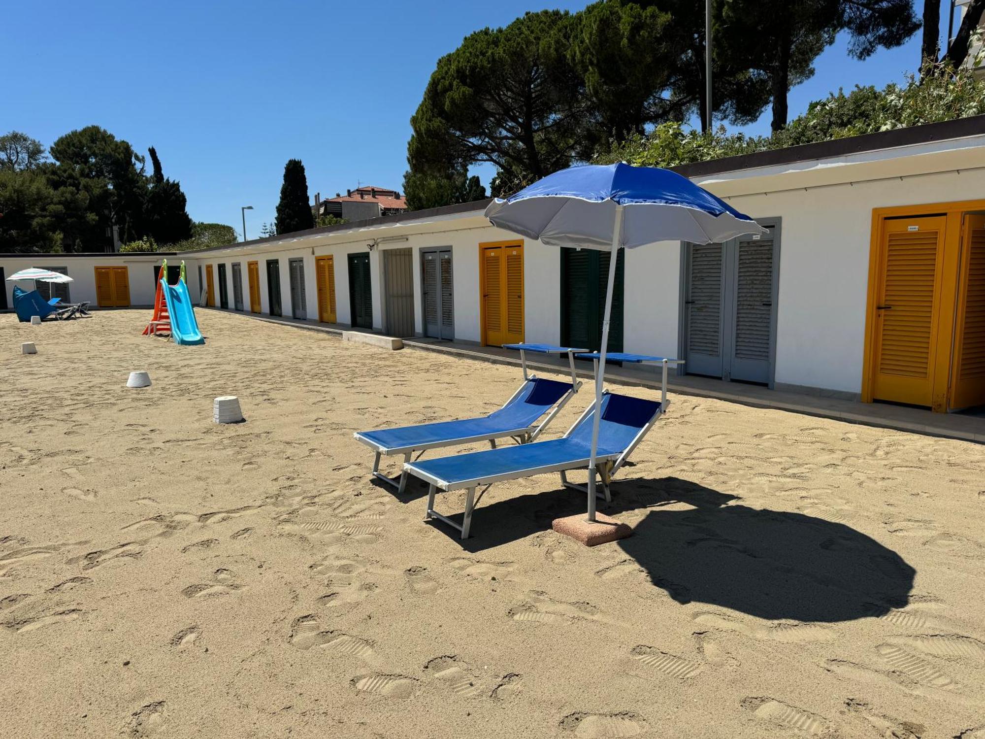 Tirrenia Beach House - Sea Front With Private Beach Sanremo Exterior foto